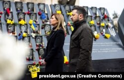 У День Героїв Небесної Сотні президент України Володимир Зеленський і перша леді Олена Зеленська вшанували пам’ять активістів, які загинули під час Революції гідності у 2014 році. Київ, 20 лютого 2024 року