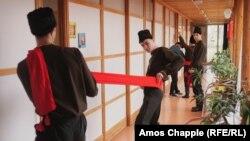 Егетләр чыгыш ясарга әзерләнә