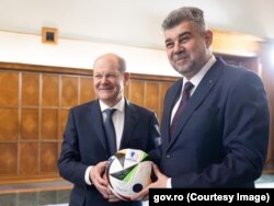 Premierul Ciolacu spune că Olaf Scholz și Germania au fost cei mai mari susținători ai României în aderarea la Schengen. România a fost admisă în Schengen pe cale aeriană și maritimă și speră că în acest an va adera complet, adică și cu frontierele terestere.