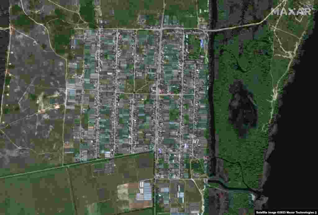 Поглед на Корсунка од 15 мај и по поплавите на 7 јуни.