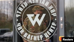 Grupul Wagner este un grup de mercenari cofondat de Evgheni Prigojin, cunoscut sub porecla „bucătarul lui Putin".