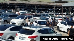 Яке аз бозорҳои мошин дар Тоҷикистон