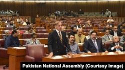 وزیراعظم شهباز شریف وايي، د قبایلي سیمو د استازو خبرې په غور اوري - د اپرېل ۱۰مې انځور.