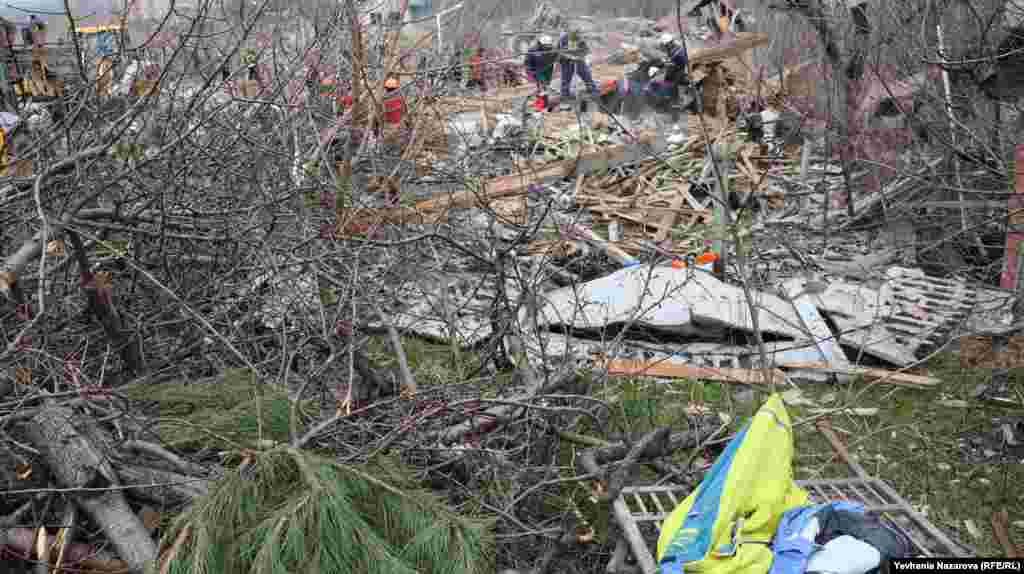 Atacurile cu rachete rusești au lovit o zonă de locuit din orașul Zaporojie, din sud-estul Ucrainei, pe 22 martie. În timpul atacului de dimineață, cel mai mare baraj al Ucrainei a fost lovit și o linie electrică de la centrala nucleară Zaporojie a fost întreruptă temporar.