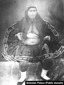 Портрет на Анисодолех, съпругата на Насер ал-Дин. Предвид характера на този кадър е почти сигурно, че самият шах е неговият автор.