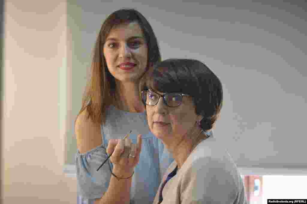 За лічені хвилини перед ефіром у гримерці