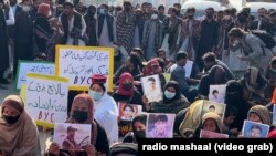 د ورکو بلوڅانو کورنیو په بیا بیا د خپلوانو د خوشې کولو لپاره احتجاجونه کړي دي - پخوانی انځور