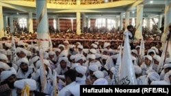 طلاب در یکی از مدارس دینی در غرب افغانستان 