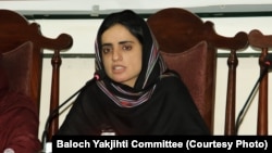 ماهرنګ بلوچ په سیمینار کې د وينا په حال کې 