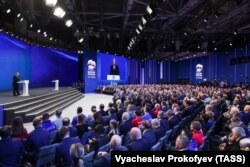 Президент РФ Владимир Путин во время пленарного заседания на XXI съезде партии "Единая Россия". Москва, 17 декабря 2023 года