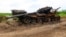Уничтоженный российский танк в освобожденном ВСУ от армии РФ селе Новодарьевка Запорожской области, 2 июля 2023 года