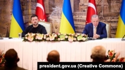 За словами Володимира Зеленського, під час зустрічі він подякував Реджепу Таїпу Ердогану за зусилля зі звільнення українських громадян з російського полону