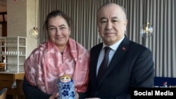 Сүрөт Текебаевдин Фейсбуктагы баракчасынан алынды. 