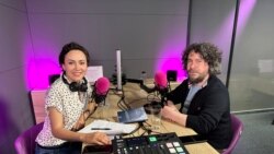 „Vai de omul modern, pentru că el trăiește prin ochii celuilalt. Ceilalți îl reprezintă, îl atestă, îl recunosc și-l valorizează”, spune profesorul. 