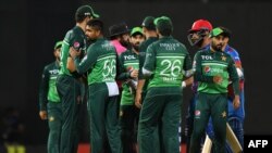 تیم های ملی کریکت افغانستان و پاکستان به تازه گی سلسله یی از بازی های ۵۰ اوره را در سریلانکا انجام دادند