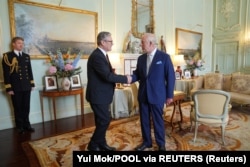 Regele Charles al Marii Britanii îl întâmpină pe Sir Keir Starmer la Palatul Buckingham, pentru a-i cere să formeze un nou guvern, Londra, Marea Britanie, 5 iulie 2024.