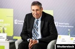 Директор Центру Євразії «Атлантичної ради», посол США в Україні у 2003–2006 роках Джон Гербст під час спеціальної події Київського безпекового форуму. Київ, 23 жовтня 2023 року