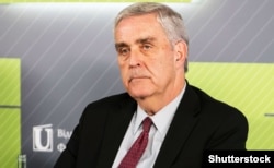 Генерал-лейтенант армії США у відставці Дуглас Едвард Лют, колишній постійний представник США при НАТО під час спеціальної події Київського безпекового форуму. Київ, 23 жовтня 2023 року