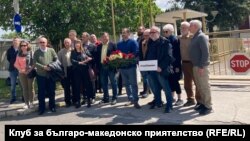 Участниците в поклонението носеха плакат с надпис "Ние помним".