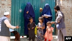 په ننګرهار کې د پولیو ضد واکسین له کمپاینه یو انځور. May 15, 2023