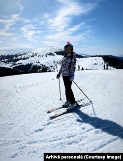 Gerhilde spune că de la an lucrurile par să se degradeze, iar anul acesta a tremurat să nu cumva să se întâmple ceva cu telescaunul.