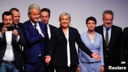 Întâlnire a noii-drepte din 2017 unde apar, printre alții, Marine Le Pen și italianul Matteo Salvini.