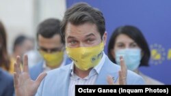 Sebastian Burduja în timpul unui eveniment electoral al PNL din 2020.