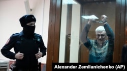 Олег Орлов по време на съдебно заседание в Москва, февруари 2024 г.