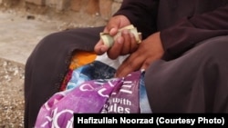 افغانستان یکی از فقیرترین کشورهای جهان است که به گفته سازمان جهانی غذا، یک چهارم مردم آن شب‌ها گرسنه می‌خوابند.