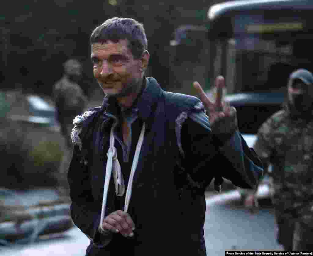 22 septembrie 2022, Chernihiv: Un prizonier de război, capturat în uzina Azovstal din Mariupol, este eliberat de către ruși într-un schimb de prizonieri.