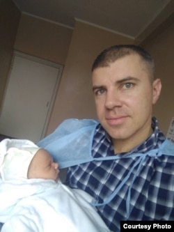 Дмитро Бабенко з татком Романом. Фото з особистого архіву родини