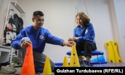 Аутист балдардын реабилитациялык борборун ачкан жубайлар Салкын Амираева менен Акыл Амираев.