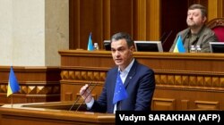 Прем’єр-міністр Іспанії Педро Санчес під час виступу в парламенті України. Київ, 1 липня 2023 року