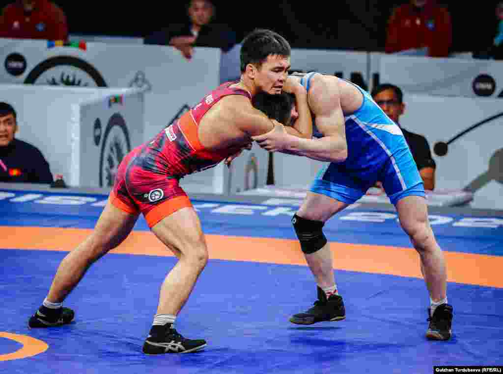 65 кг салмакта Эрназар Акматалиев Түндүк Кореядан келген Кванг Жин Киманы 5:3 эсебинде жеңип, Олимпиадага жолдомо алды.