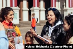 Під час кожної вистави діти збирають гроші. Половина суми йде на допомогу ЗСУ