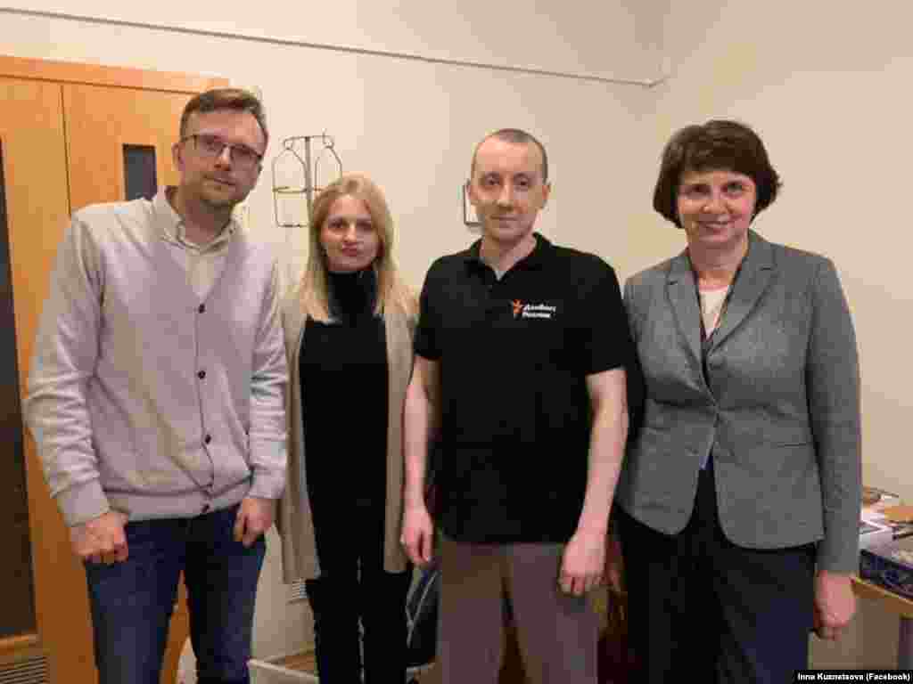 Інна Кузнецова, директорка Української редакції Радіо Свобода Мар&rsquo;яна Драч та журналіст Андрій Діхтяренко відвідали Станіслава Асєєва у лікарні в Києві після його звільнення з полону, 30 грудня 2019 року.&nbsp;&laquo;Свободу може цінувати насправді той, хто її втрачав. Це численні автори Радіо Свобода&raquo; &ndash; розповідала Інна Кузнецова у лекції проєкту &laquo;Журналістика незалежної України&raquo; &nbsp;