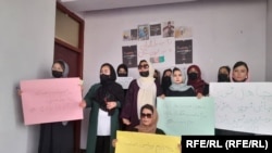 زنان معترض در کابل و ولایات افغانستان میگویند ک باید جامعه جهانی در قبال بازداشت فعالین زن طالبان را پاسخگو قرار بدهد