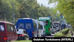 Пробка на одной из улиц Бишкека. Сентябрь 2023 года. 