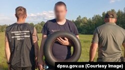 Прикордонники відділу «Тячів» затримали ухилянта, який, за їхніми словами, на цій камері збирався переплисти річку Тиса і потрапити до Румунії. 20 травня 2024 року