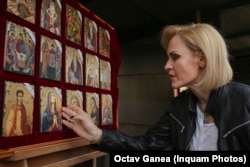 Gabriela Firea spune mereu că e credincioasă și că nu a știut nimic de suferința bătrânilor din azilele din Voluntari.