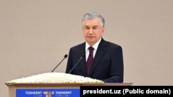 Өзбекстандын президенти Шавкат Мирзиёев III Ташкент эл аралык инвестициялык форумда сүйлөп жатат. 2-май, 2024- жыл.
