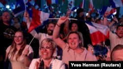 پیشتازی حزب راست افراطی مارین لوپن در دور اول انتخابات پارلمانی فرانسه، نگرانی‌ها در مورد سیاست‌های ضد پناهجویی این حزب را برانگیخته است.