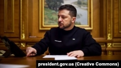 Раніше речник Володимира Зеленського повідомив, що він проводить телефонну розмову з президентом США (архівне фото)