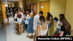 Începând cu acest an, doar viitorii studenți de master, precum și cetățenii străini, vor depune dosarele direct la universități.