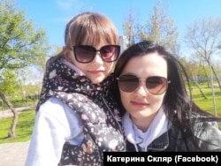 6-річна Кіра розуміє, що тата більше немає, але чекає на його повернення