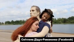 «Коли захопили Запорізьку АЕС, залунали розмови, що енергетичні об’єкти можуть підривати, почали говорити про ймовірність ядерної війни, тоді чоловіки порушили питання, що дітей і жінок треба вивозити за кордон»