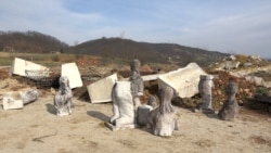 Spomenik palim borcima u svetskim ratovima pod kineskim mašinama u Srbiji