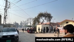 په دې پېښه کې ټپي شوي عسکر د ډېره اسماعیل خان روغتون ته وړل شوي دي. 