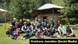 Манасчылар Чоң-Кеминде.