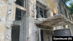 Наслідки одного з попередніх обстрілів Херсона, архівне фото